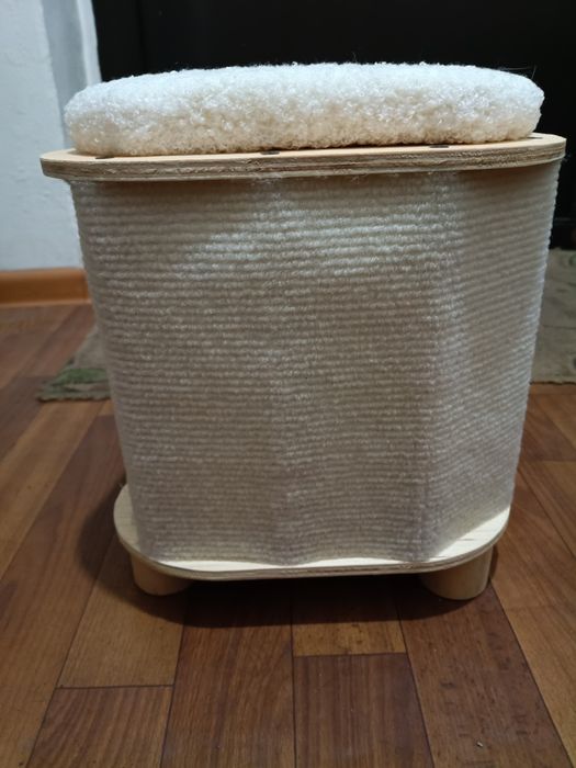 Продам домик для котенка.