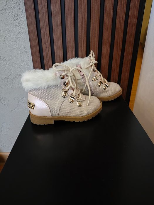 Продам детскую обувь