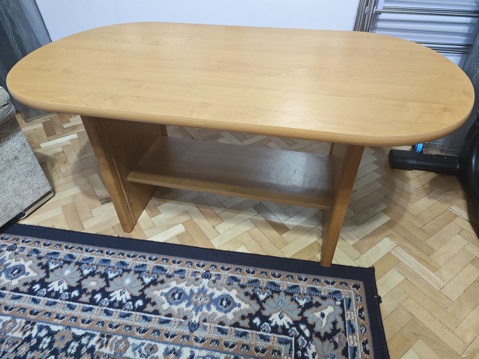 Продавам холна маса