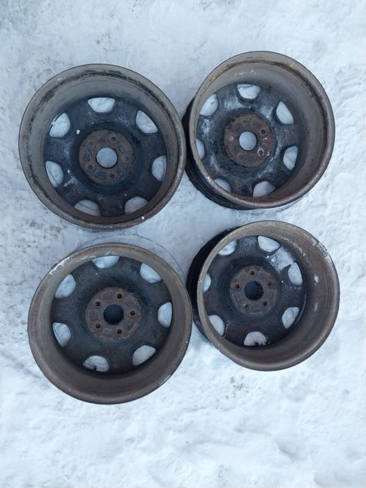 Диски R16железные. 5×114.3. На Toyota Rav 4.