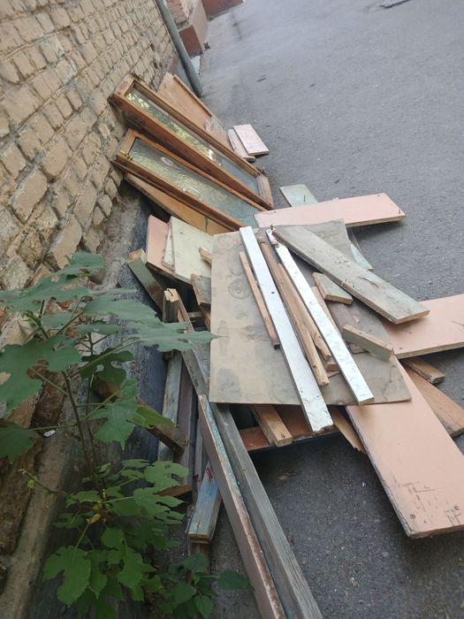 Утин бор. Есть дрова рамы, двери..