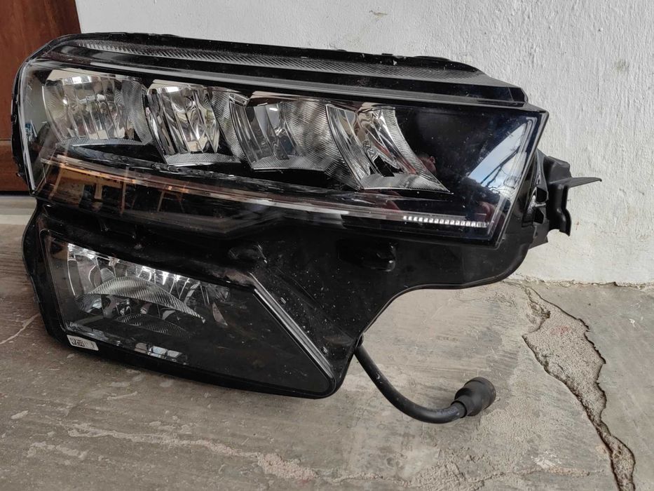 Фар Skoda Karoq Face LED Десен / Фар Шкода Карок 24г. Оригинален