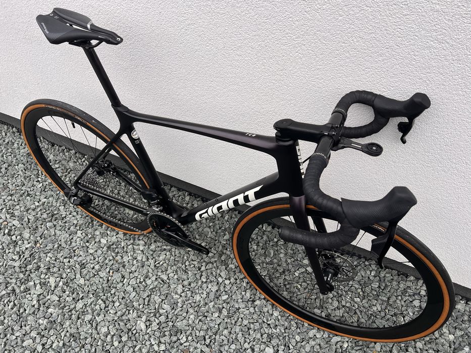 Cursiera sosea Giant TCR Advanced Pro 1 Disc Carbon, Sram AXS 2x12, roti carbon Roval C38, powermeter Quarq