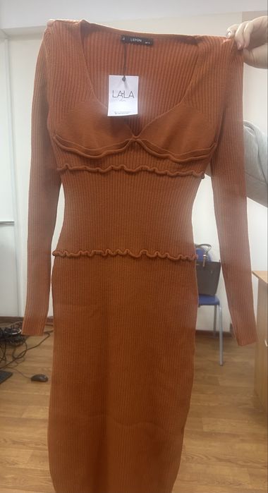 Платье новое , отлично сядет на тех кто любит подчеркивать свою фигуру