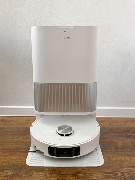 Dreame L40s Ultra — почти новый, всего 5 циклов уборки