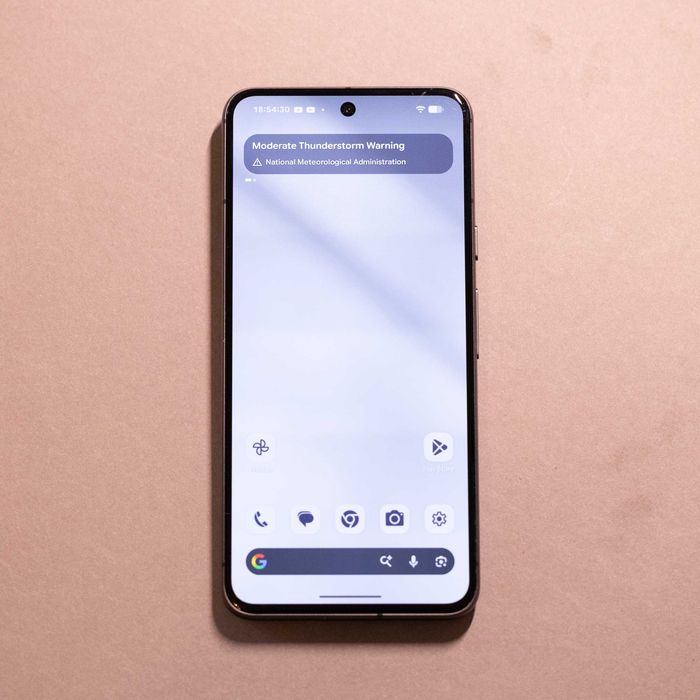 Google Pixel 8 cu accesorii