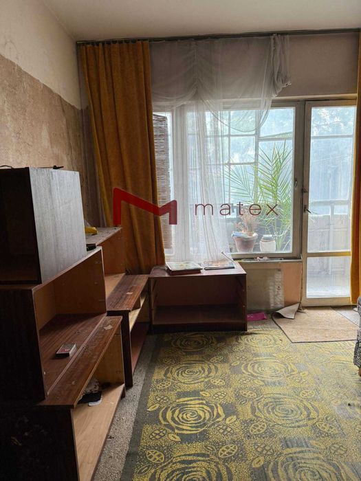 Тристаен зад ВИНС ТОП ЛОКАЦИЯ - Траян Кателиев