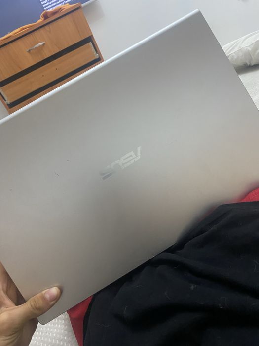 Leptop Asus, intr-o stare aprope impecabil