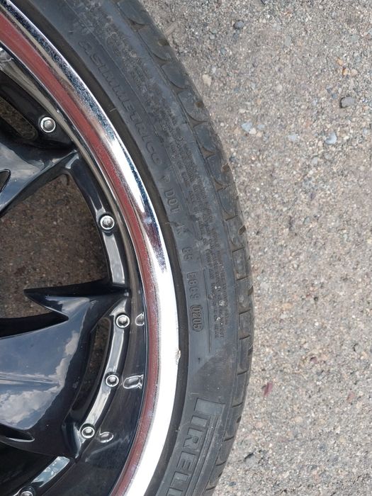 4 шины Pirelli 265 35 ZR22.