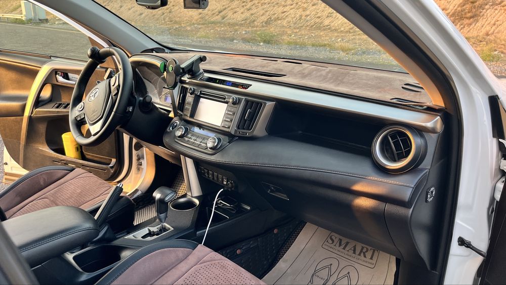 Toyota RAV4 2013год