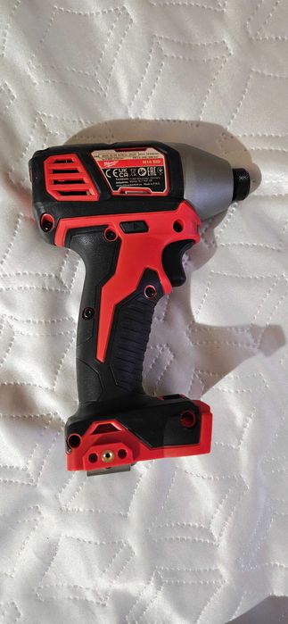 Milwaukee НОВ Комплект Ударен Винтоверт и Гайковерт M18 BPP2Q-402C