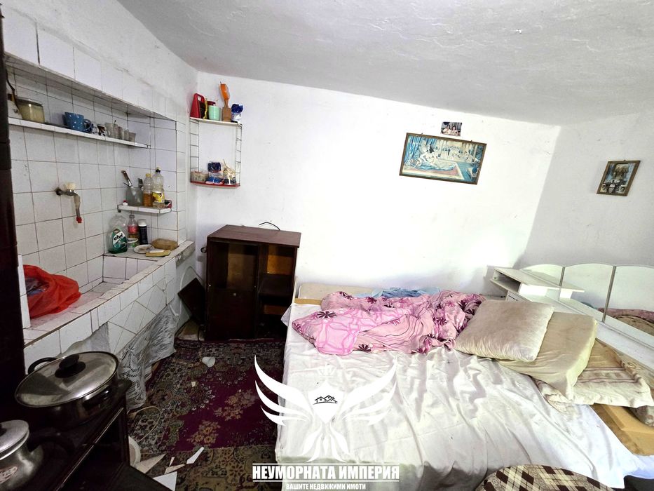 Продавам двуетажна къща 160РЗП и селскостопанска сграда 50кв.м. с широк двор 850кв.м. в с.Тополово
