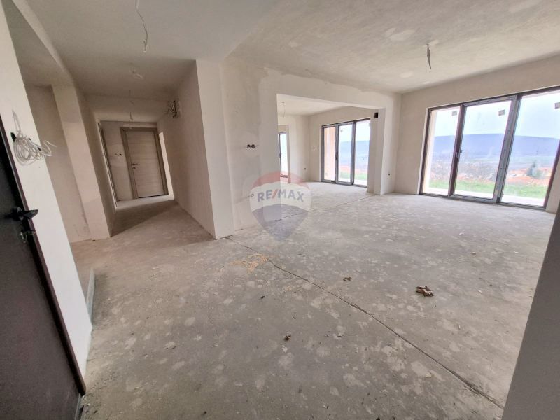 Продава се Къща в с. Рогачево, Област Добрич - 244 кв.м за 1148 €/кв.м - Снимка #4