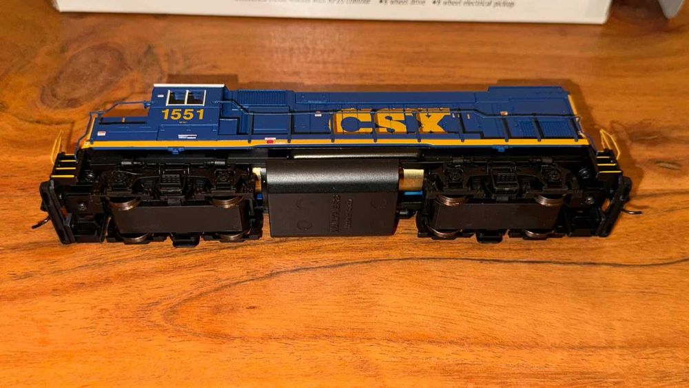 Macheta Locomotiva americana H0 Ho EMD GP15-1 CSX  1:87 DC