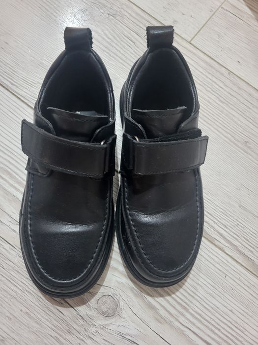 Продам туфли на мальчика