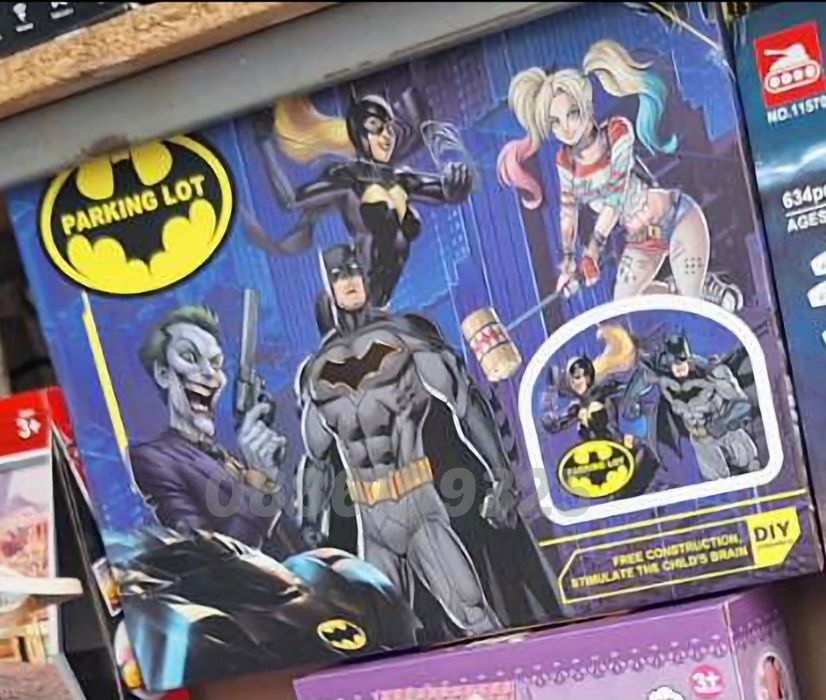 Батман Писта Паркинг комплект с колички Avengers Batman