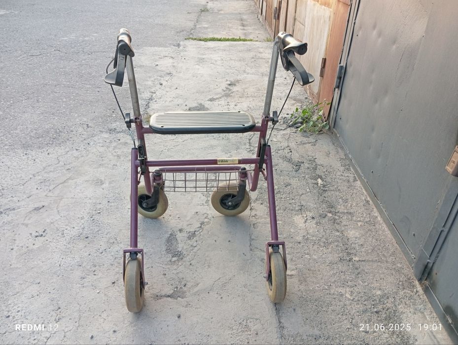 Коляска для инвалидов