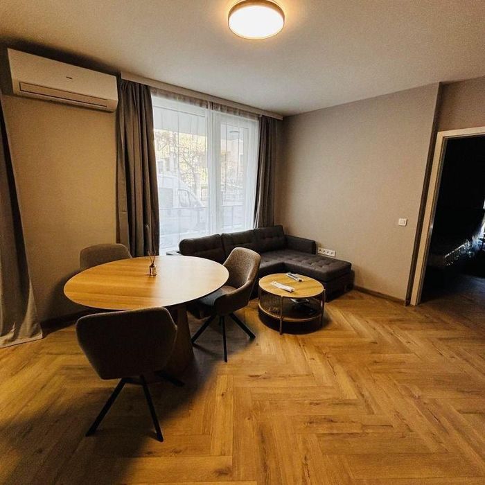 Дава се под наем Двустаен апартамент в София, Витоша - 50 кв.м за 700 € - Снимка #1