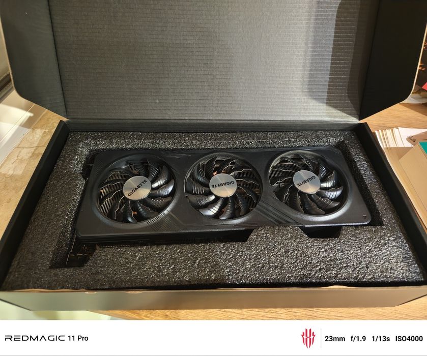 Gigabyte RX 7600 XT Gaming OG 16gb