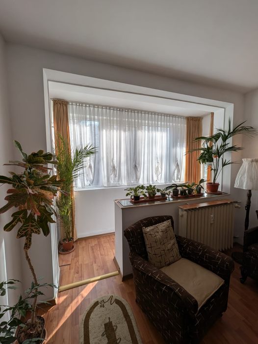 Proprietar  vand ap 3 camere decomandat.