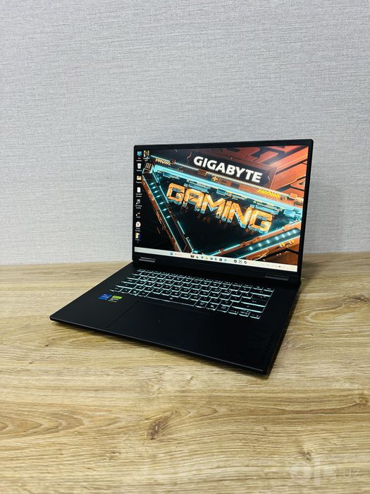 GIGABYTE Core i5-13Gen+RTX4050 Как новый Премиум игровой ноутбук