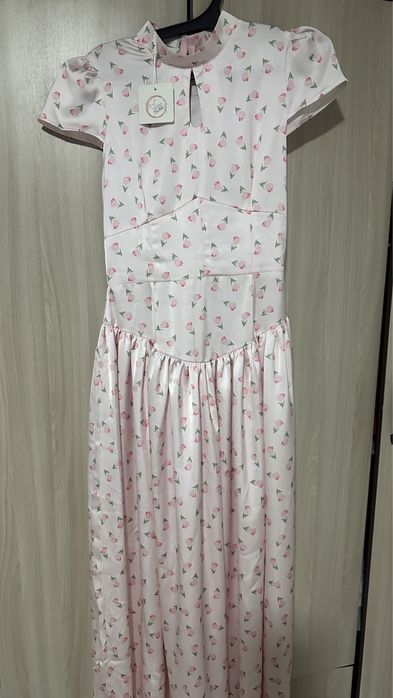 44 42 рр 3 сағат ғана  киілген былай новыйй 18 мнға алынган