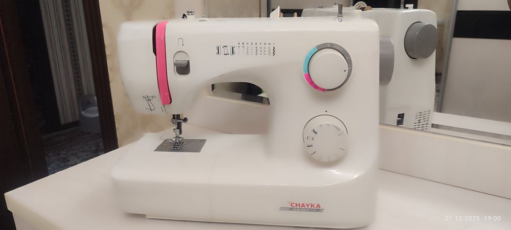 Швейная машина CHAYKA NEW WAVE 715