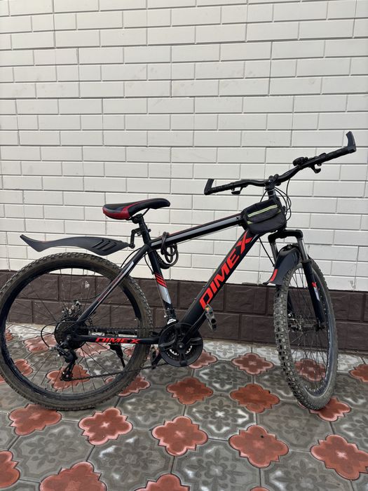 Чёрно-красный велосипед