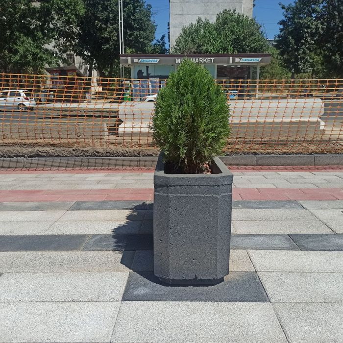Гул туваклар, бордюр кашпо ва мусор урнолар