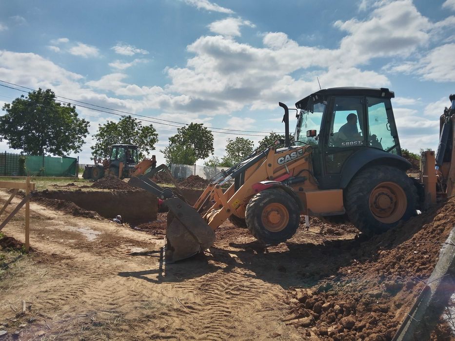 Lucrari, servicii cu buldoexcavator, excavator, miniincarcator.