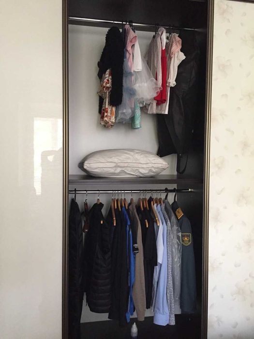 Просторный шкаф для одежды