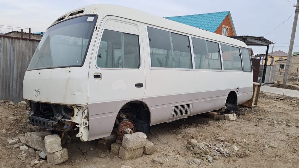 Автобус Тойота коастер