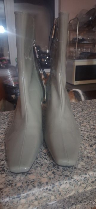 Италиански обувки и боти Zara