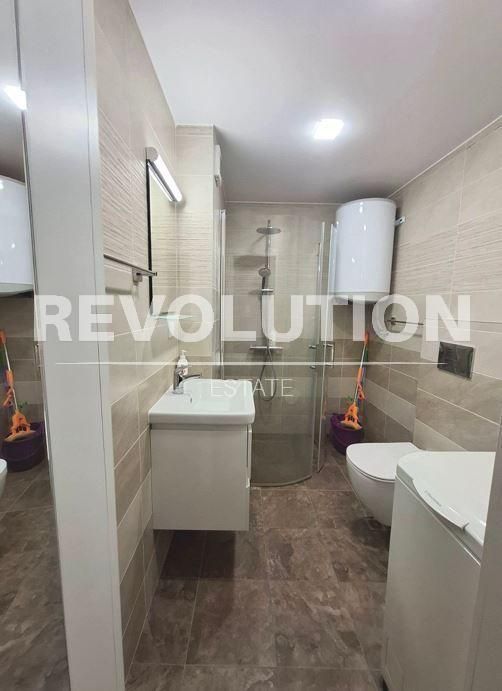 Дава се под наем Двустаен апартамент в Варна, Спортна зала - 50 кв.м за 448.8 € - Снимка #3