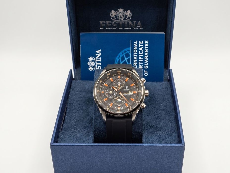 Ретро мъжки часовник хронограф оригинален Festina 6821 с кутия и документи, нова силиконова каишка и нова батерия, сверен и почистен, профилактиран