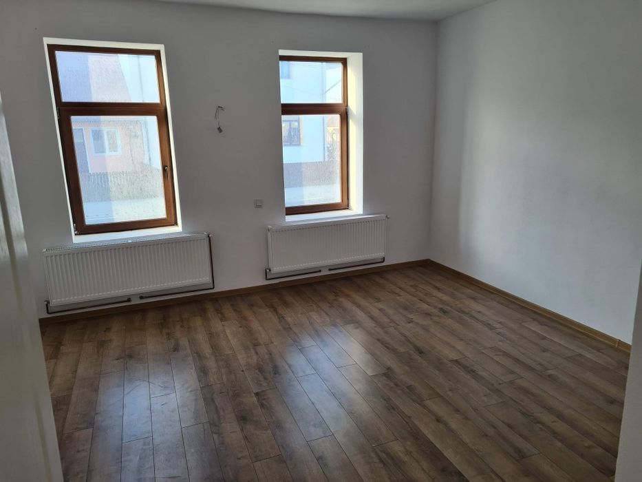 Inchiriez casa in Arpasu de jos