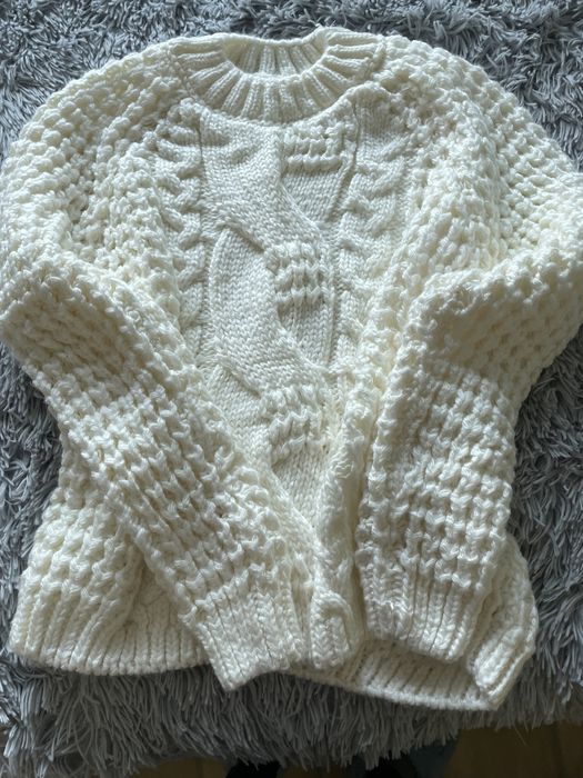 Бял  нов пуловер