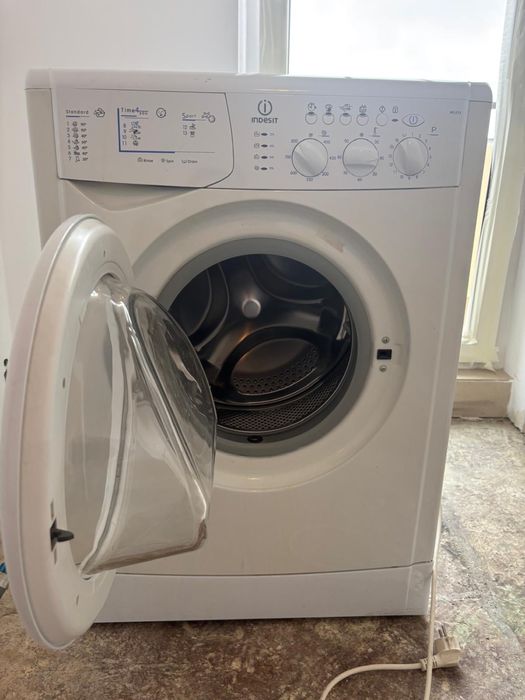 Masina spalat rufe Indesit