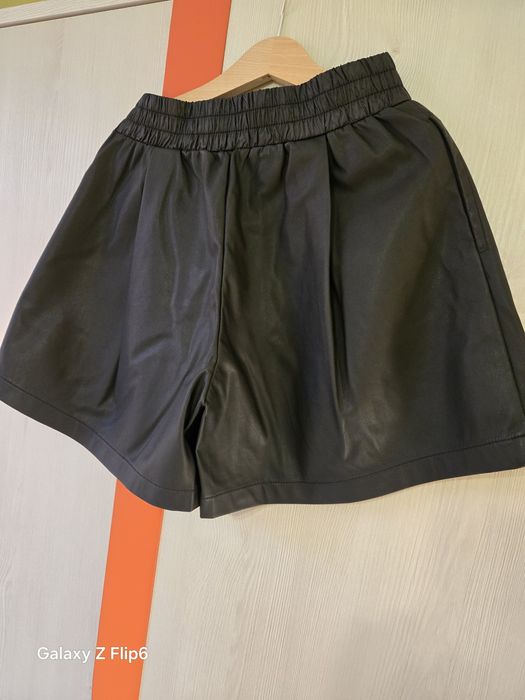 Детски къси панталонки DKNY