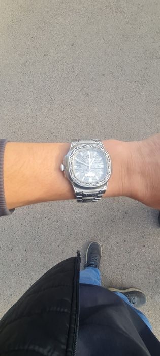 Qol soati qolga yaxshi turadi