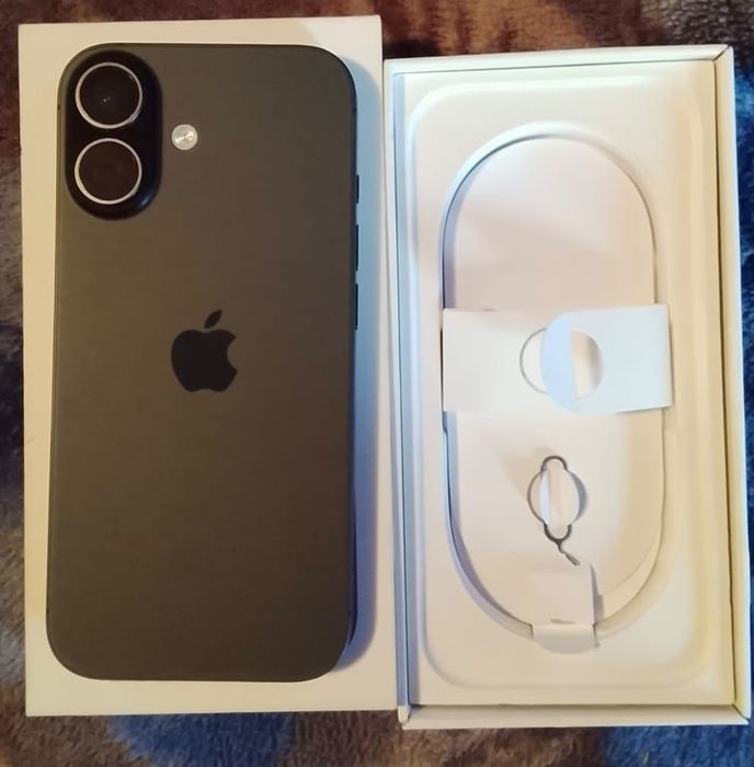 Vând iPhone 17 aproape nou