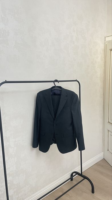 Продам Костюмы в новом состоянии