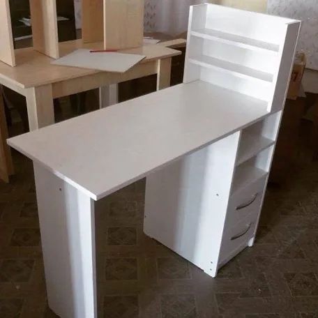 Стол визажиста,стол для мникюра