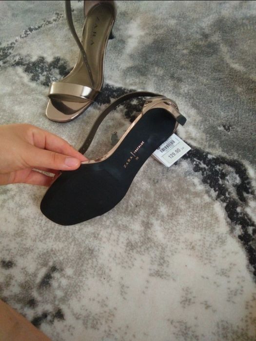 Tocuri ZARA cu etichetă