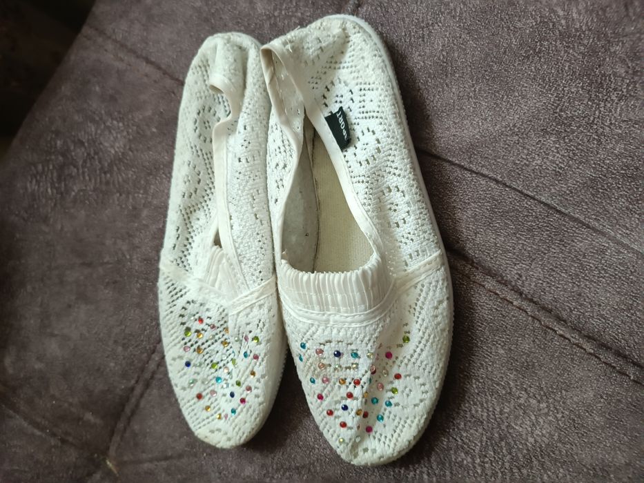 Балетки, кроссовки ,тапочки 35-36р