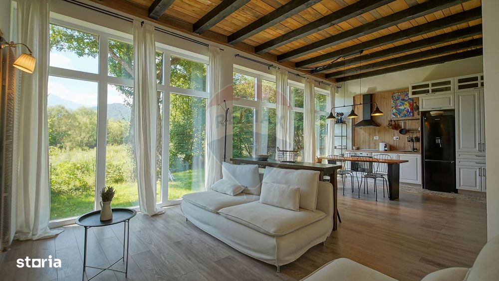 Casă de vacanță nouă, cu pârâu în curte, în inima Cheilor Râșnoavei