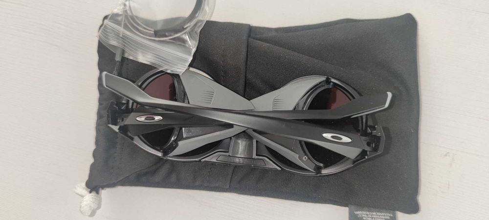 Слънчеви очила Oakley  и Oakley HSTN стъкла за спортни очила Dynafit