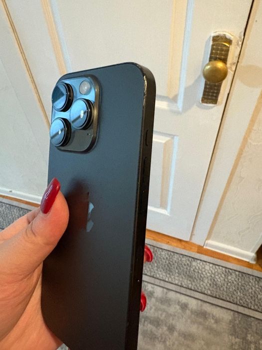 Продаю айфон 16 про