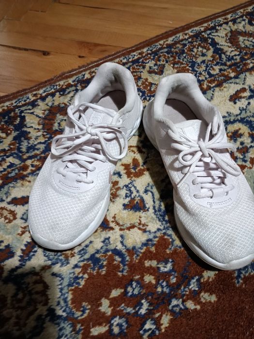 Маратонки маркови