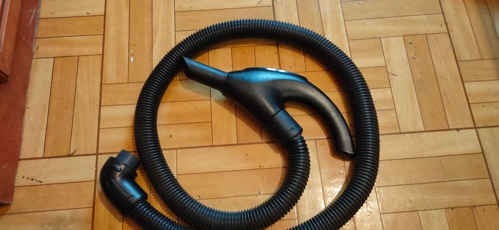 Продам на пылесос Bork V503 шланг